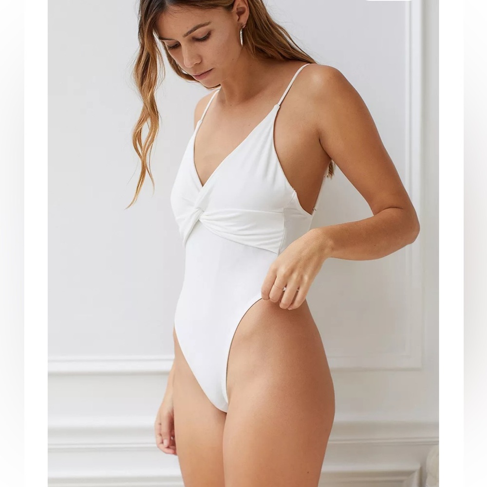 NWT* Urban Outfitters White Twist-Front V-Neck Bodysuit M